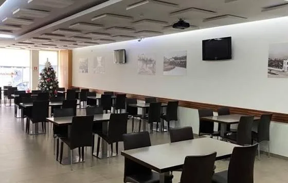 Requinte Francesinhas — interior do restaurante