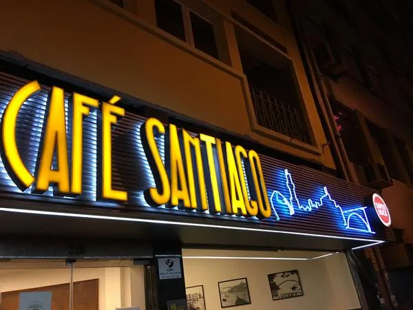 Café Santiago — interior do restaurante