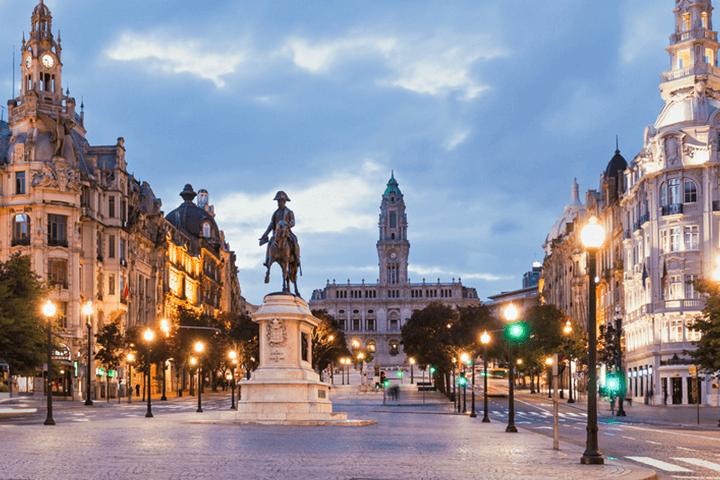 Avenida dos Aliados ao entardecer