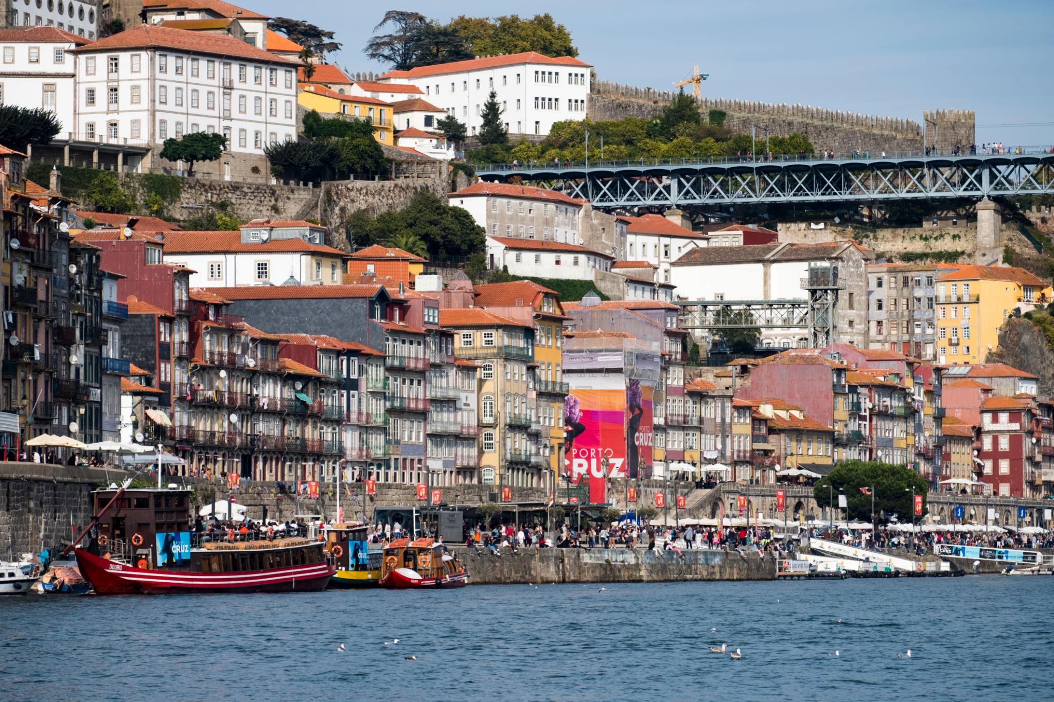 Ribeira do Porto com casas coloridas
