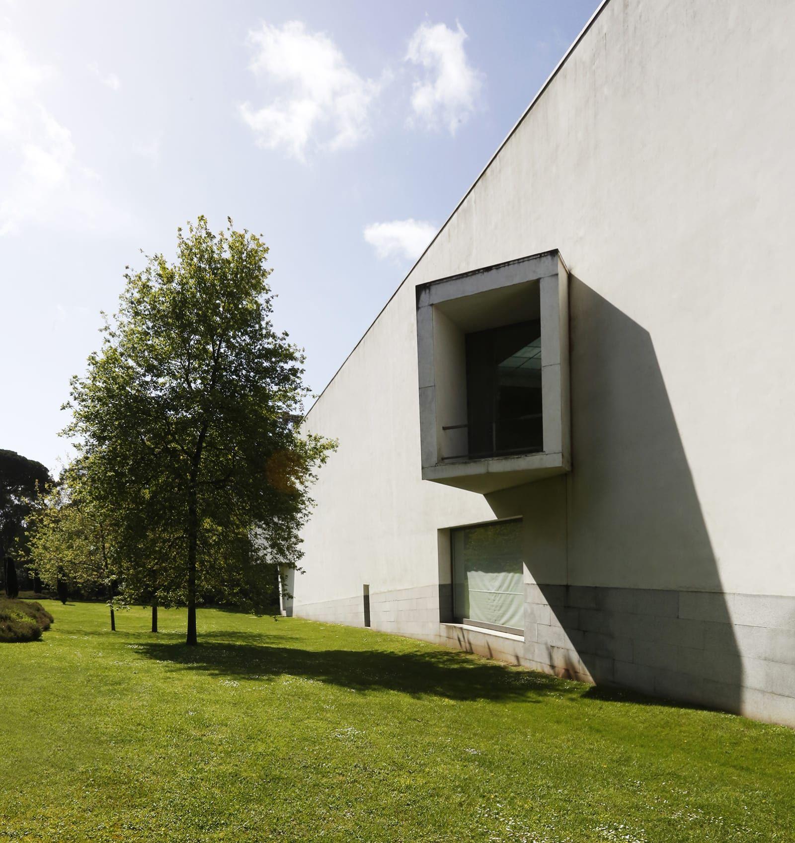 Museu de Serralves — fachada e jardins